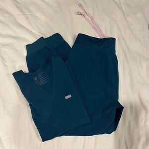 Figs set in Caribbean Blue